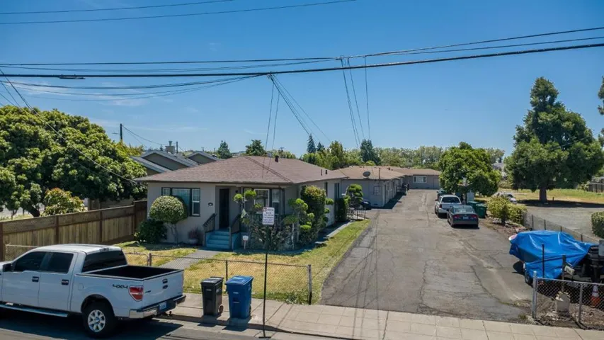 563 Laurel Avenue, Hayward, California 94541