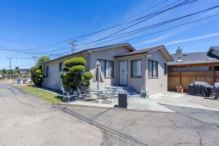 563 Laurel Avenue, Hayward, California 94541