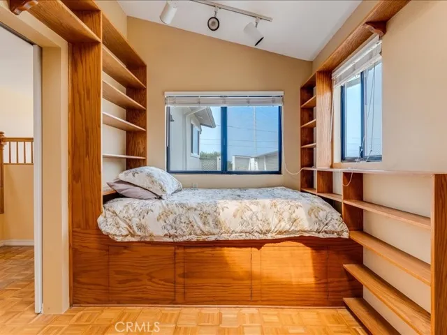 Bonus library / day bed. With water view. Could be converted to an office as well.