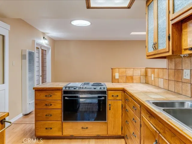Electric stove.