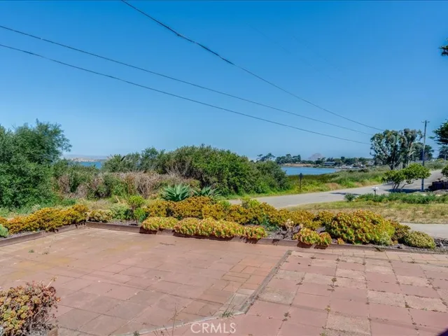 Large front patio area.
