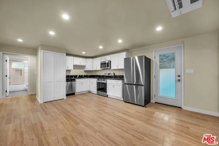 5322 Weatherford Drive, Los Angeles, California 90008