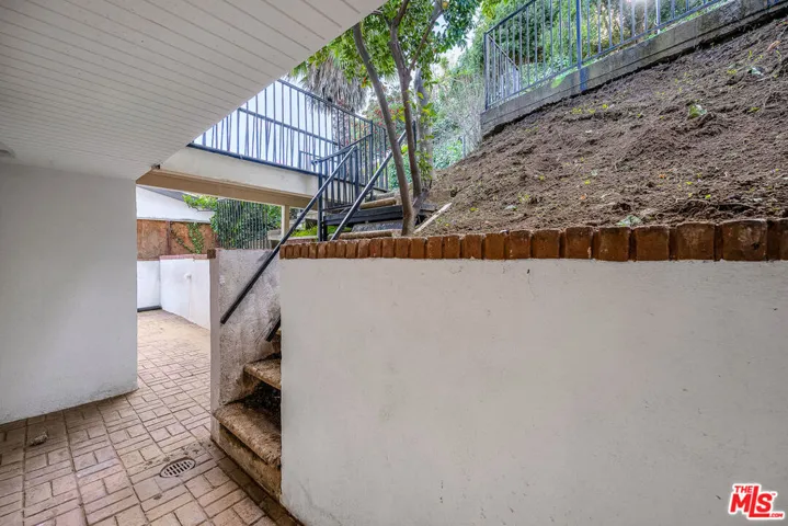 5322 Weatherford Drive, Los Angeles, California 90008