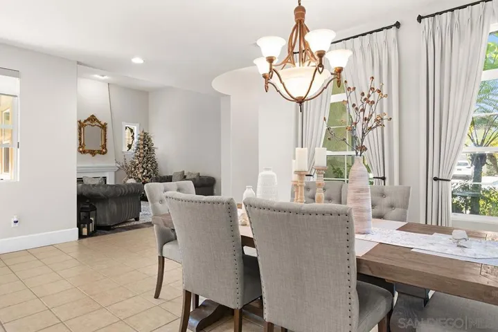 2340 Douglaston Glen, Escondido, California 92026