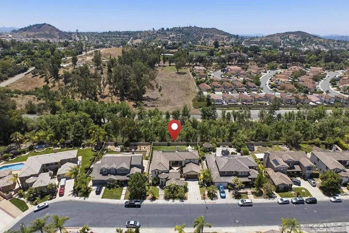 2340 Douglaston Glen, Escondido, California 92026