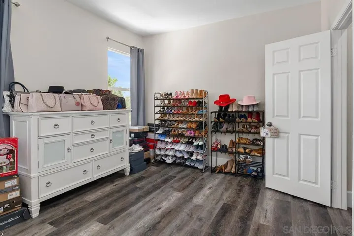 2340 Douglaston Glen, Escondido, California 92026