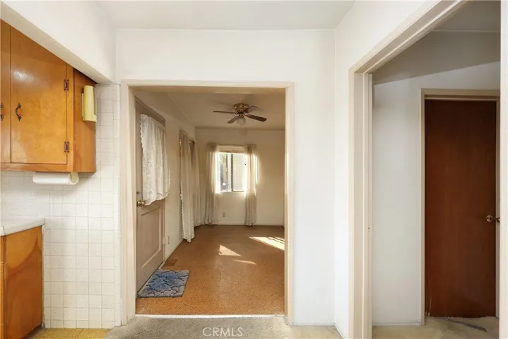 hallway to dining / kitchem