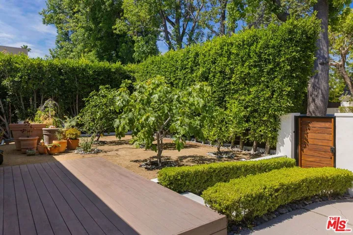 4426 Irvine Avenue, Studio City, California 91602