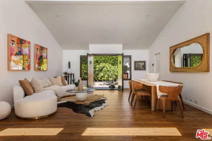 4426 Irvine Avenue, Studio City, California 91602