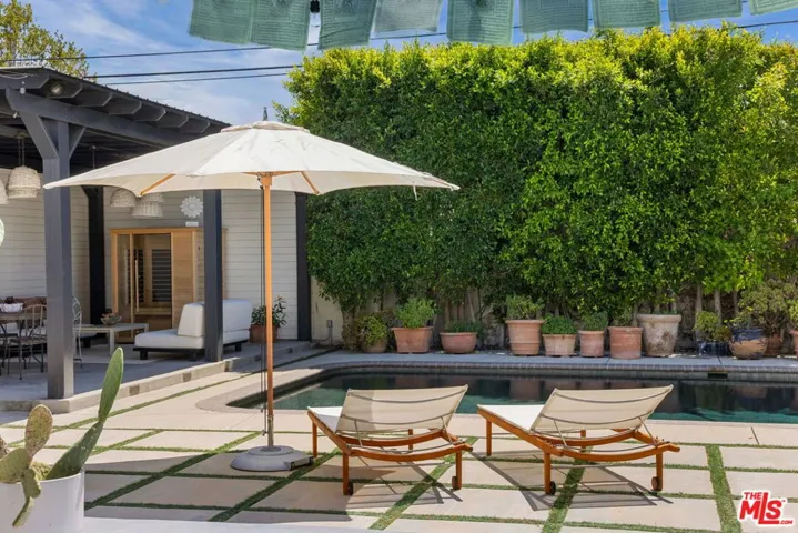 4426 Irvine Avenue, Studio City, California 91602