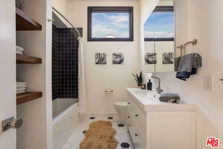 4426 Irvine Avenue, Studio City, California 91602
