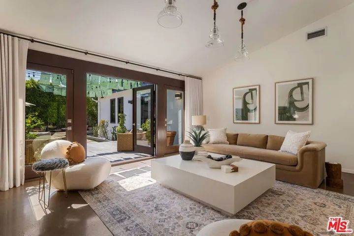 4426 Irvine Avenue, Studio City, California 91602