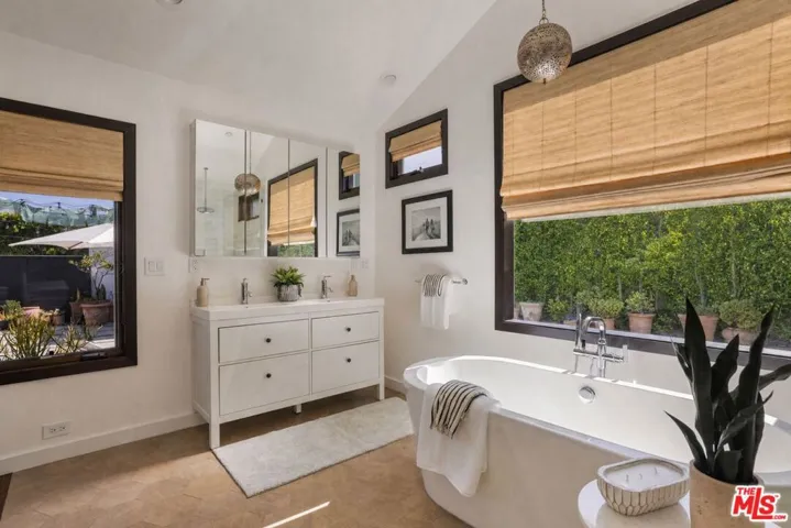 4426 Irvine Avenue, Studio City, California 91602