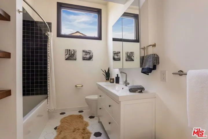 4426 Irvine Avenue, Studio City, California 91602