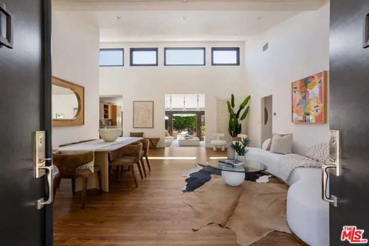 4426 Irvine Avenue, Studio City, California 91602