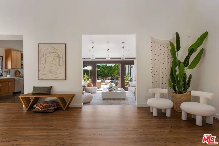 4426 Irvine Avenue, Studio City, California 91602