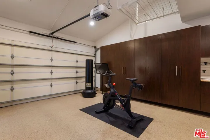 4426 Irvine Avenue, Studio City, California 91602