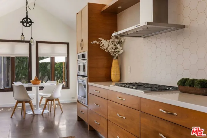 4426 Irvine Avenue, Studio City, California 91602