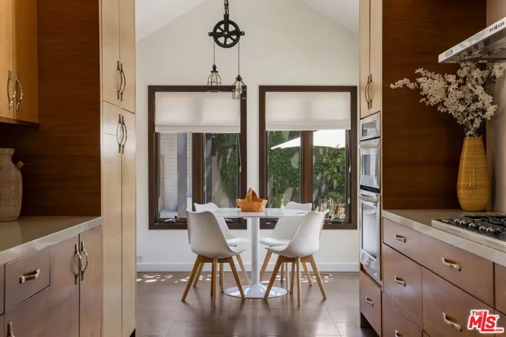 4426 Irvine Avenue, Studio City, California 91602