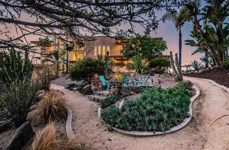 2362 Edgehill Road, Vista, California 92084