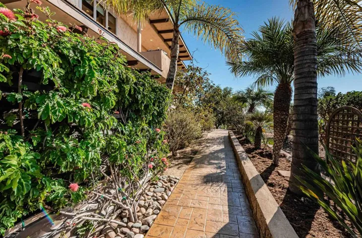 2362 Edgehill Road, Vista, California 92084