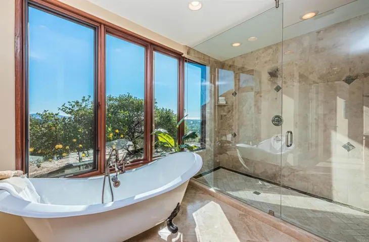 2362 Edgehill Road, Vista, California 92084