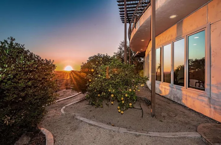 2362 Edgehill Road, Vista, California 92084