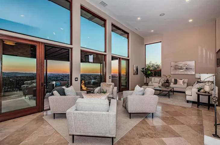2362 Edgehill Road, Vista, California 92084