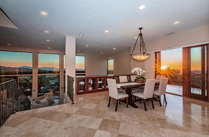 2362 Edgehill Road, Vista, California 92084