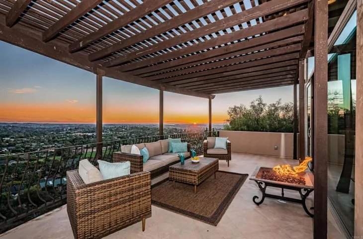 2362 Edgehill Road, Vista, California 92084