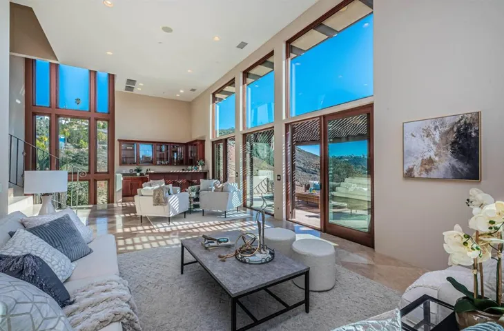2362 Edgehill Road, Vista, California 92084