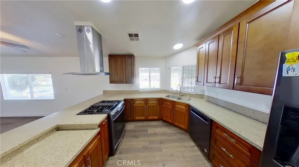 10301 Wagonroad W, Corona, California 92883 — photo 5