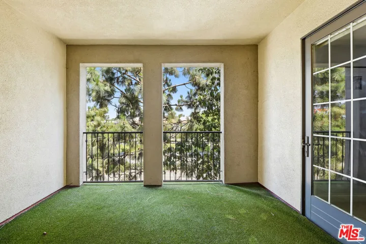 2nd level balcony