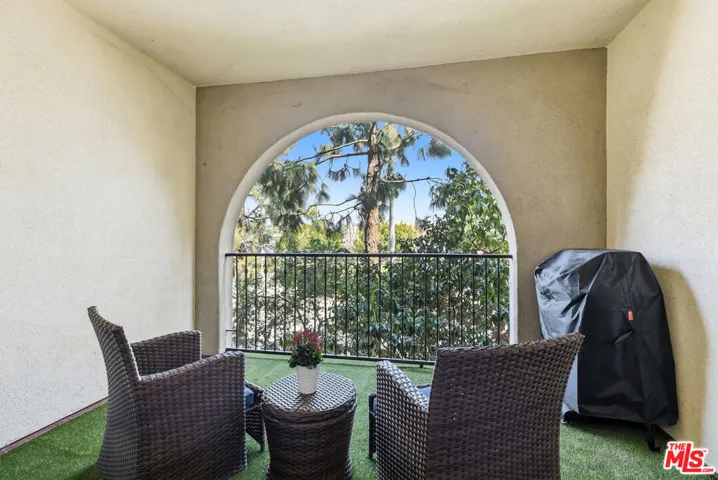 Balcony on main level