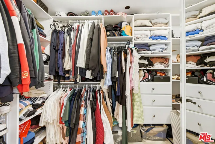 Walk in closet