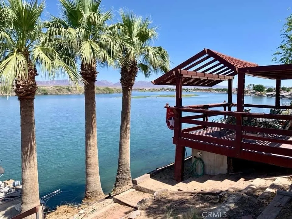Walkway down to the dock and river