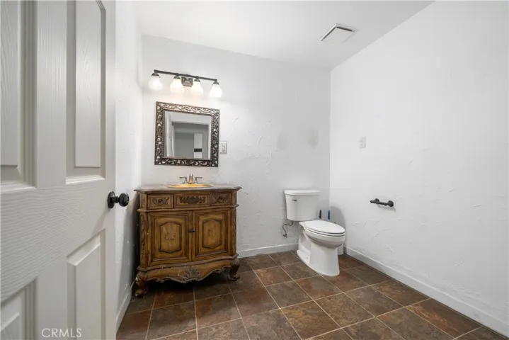 935 Riverside 13, Paso Robles, California 93446