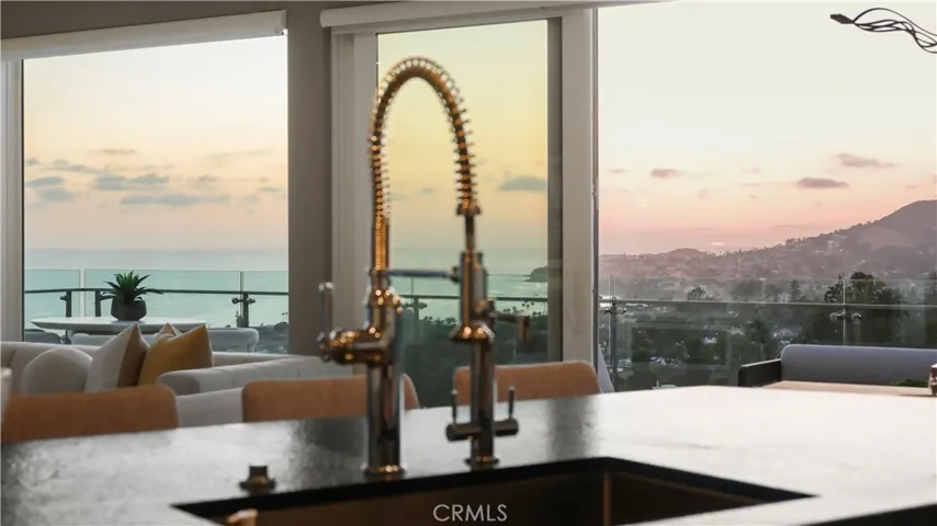 964 Van Dyke, Laguna Beach, California 92651