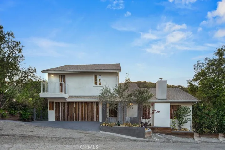2205 Beech Knoll, Los Angeles, California 90046
