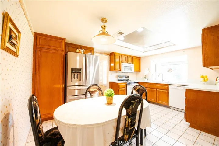 5044 Allington, Lakewood, California 90712