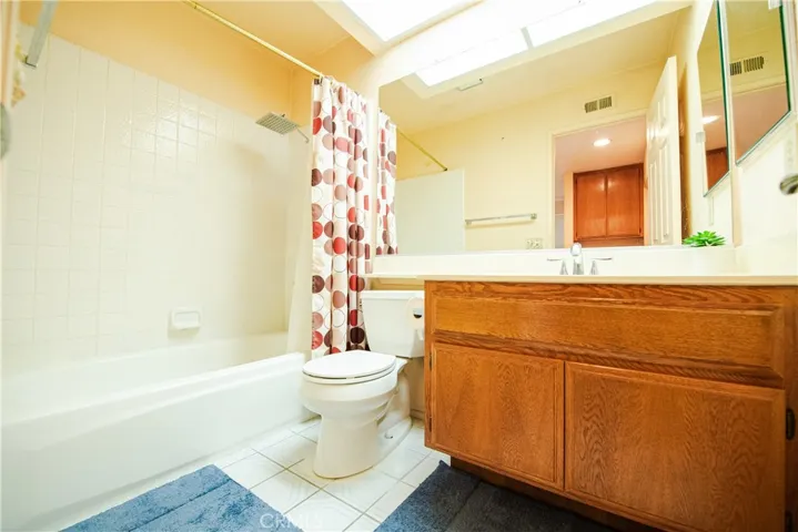 5044 Allington, Lakewood, California 90712