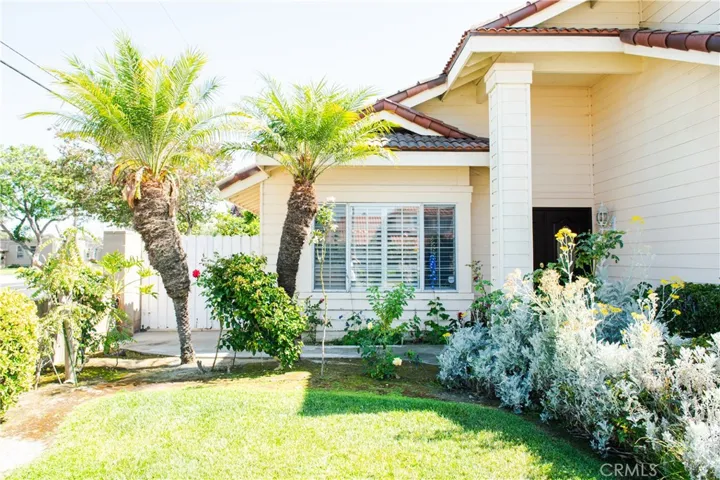 5044 Allington, Lakewood, California 90712