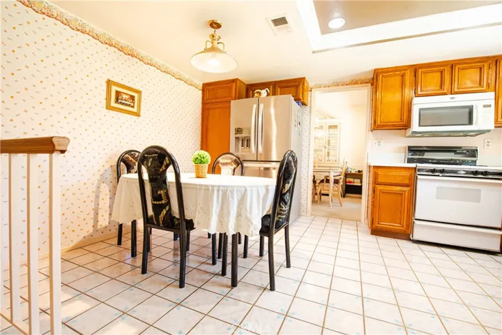 5044 Allington, Lakewood, California 90712