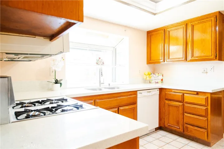 5044 Allington, Lakewood, California 90712