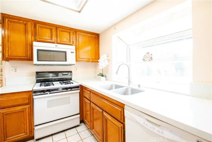 5044 Allington, Lakewood, California 90712