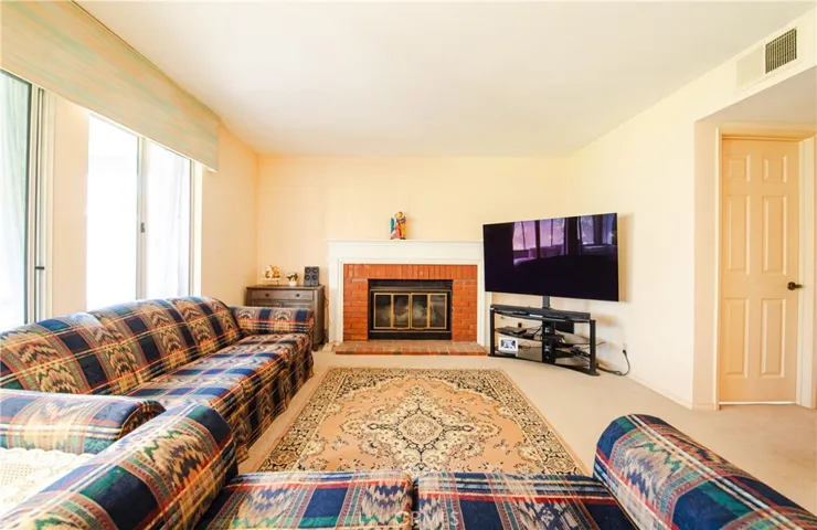 5044 Allington, Lakewood, California 90712