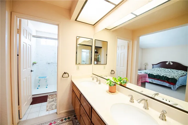 5044 Allington, Lakewood, California 90712