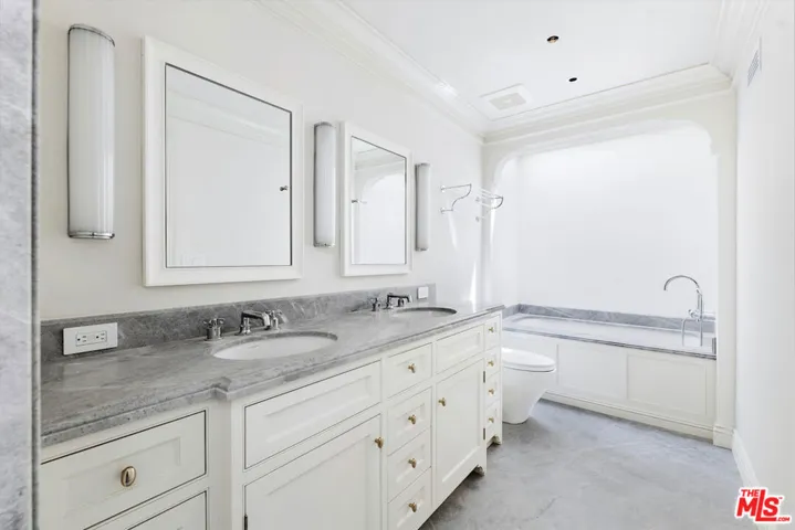 9565 Charleville Boulevard, Beverly Hills, California 90212