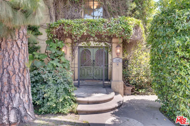 1902 Granville Avenue, Los Angeles, California 90025
