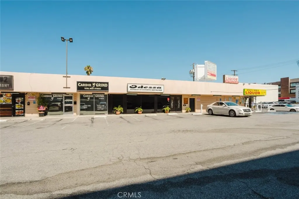 18525 Burbank Boulevard, Tarzana, California 91356 — photo 5